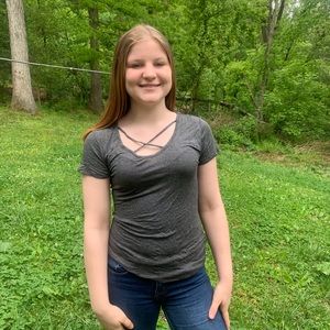 Super cute lightweight cross-front top!